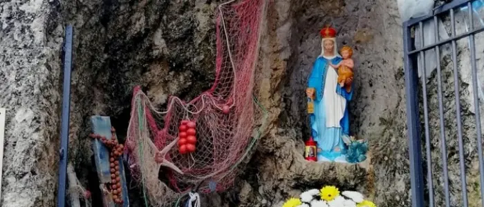 La \"Madonnina decapitata\" di Briatico torna nella nicchia dopo il restauro