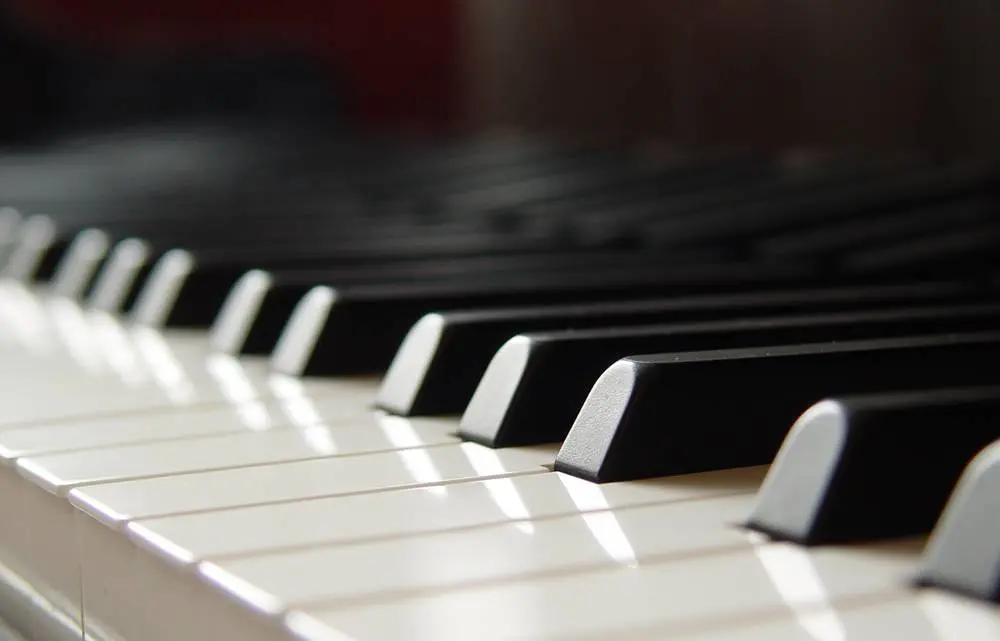 Tour music fest, il giovanissimo pianista vibonese Stefano Condoleo in finale nel prestigioso contest europeo