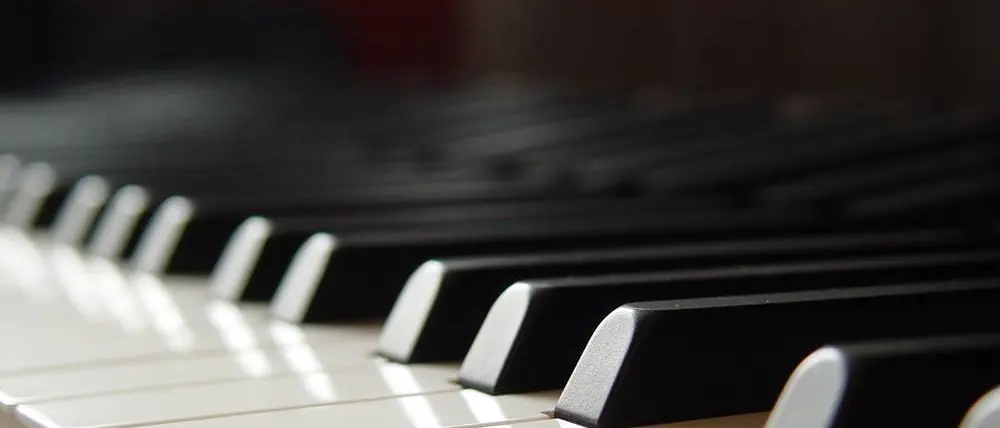 Tour music fest, il giovanissimo pianista vibonese Stefano Condoleo in finale nel prestigioso contest europeo