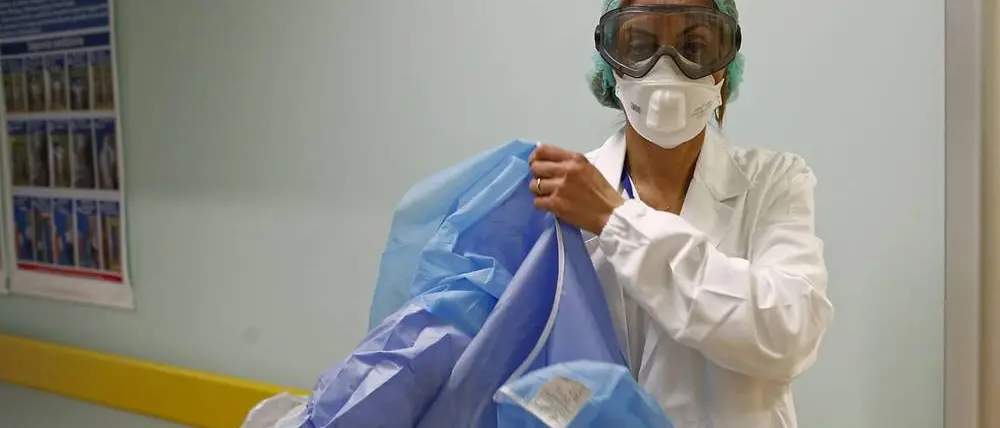 Covid Italia, 100mila morti e aumento ricoveri in terapia intensiva. Il Cts valuta strette