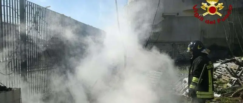 Vigili del fuoco a Nicotera per evitare incendio a contatori del gas metano