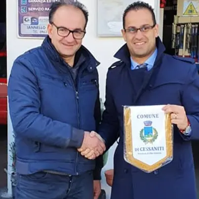 Pino Iannello, il meccanico ambientalista che smaltisce gli pneumatici abbandonati