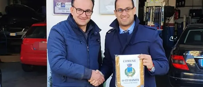 Pino Iannello, il meccanico ambientalista che smaltisce gli pneumatici abbandonati