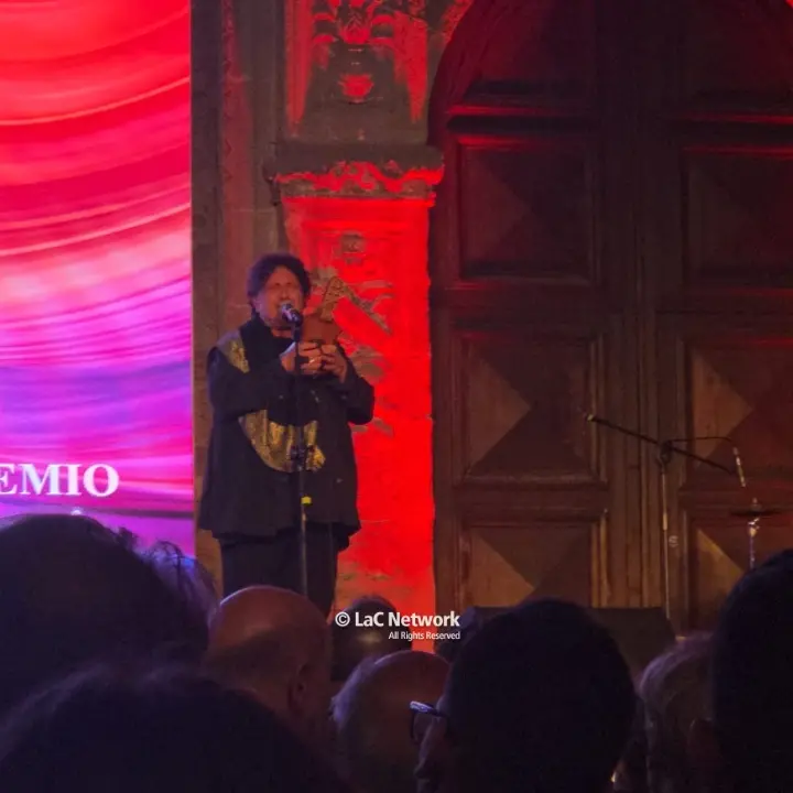 Caccuri, la musica d'autore di Enzo Avitabile travolge il pubblico del Premio letterario\n