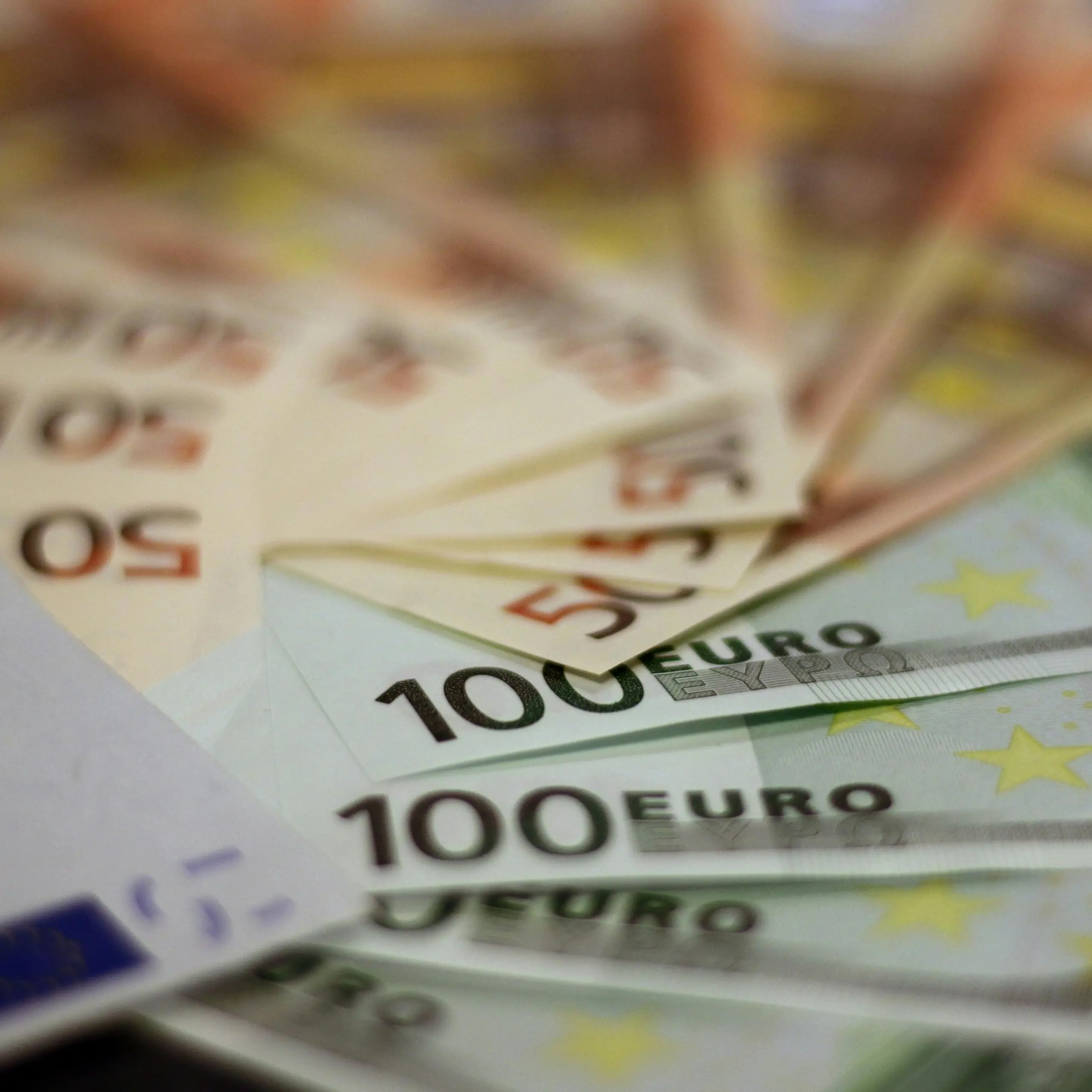 Anche le banche scappano dalla Calabria: le filiali\u00A0chiudono, la crisi colpirà\u00A0il 90% della regione\u00A0\n