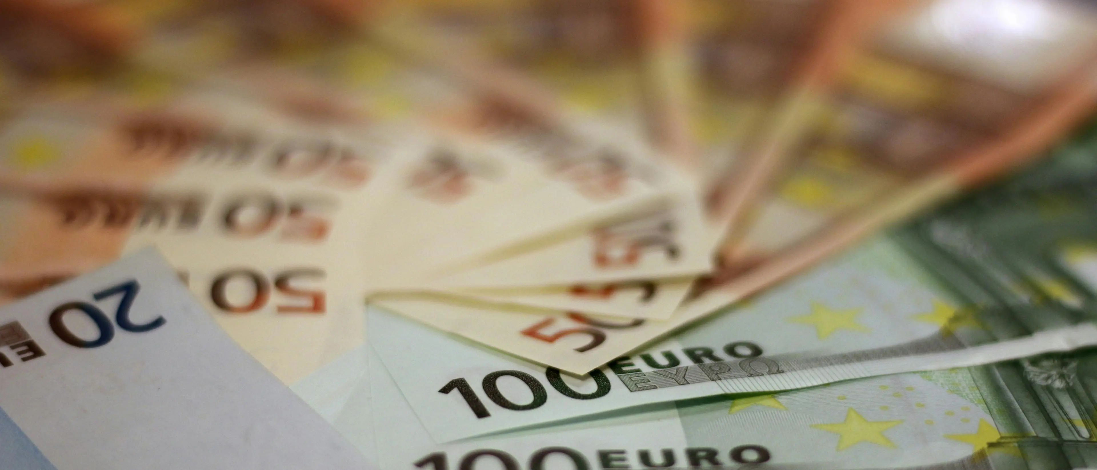 Anche le banche scappano dalla Calabria: le filiali\u00A0chiudono, la crisi colpirà\u00A0il 90% della regione\u00A0\n