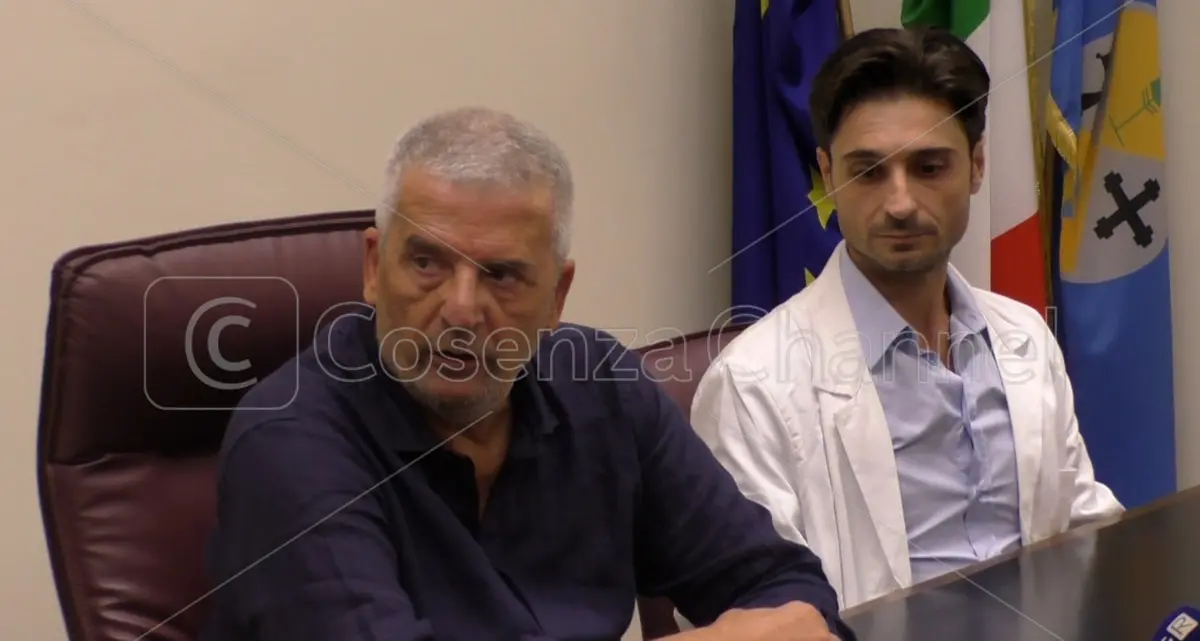 Emergenza botulismo a Cosenza, due casi sospetti in Pronto Soccorso. De Salazar: «Occhio alla psicosi»