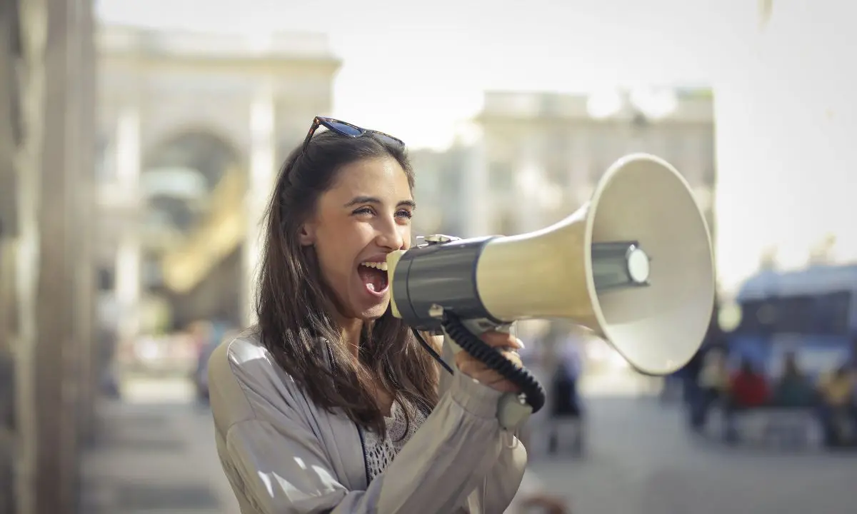 Sensibilità sociale e censura: siamo davvero liberi di dire ciò che pensiamo?\n