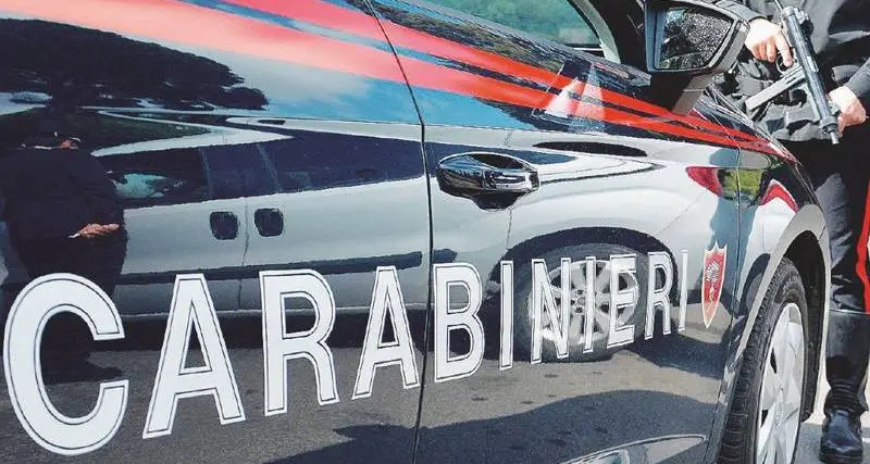 Attimi di follia a Vibo, commerciante colpito con manganelli da due persone con il volto incappucciato\n
