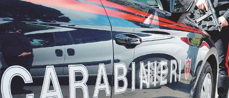 Attimi di follia a Vibo, commerciante colpito con manganelli da due persone con il volto incappucciato\n