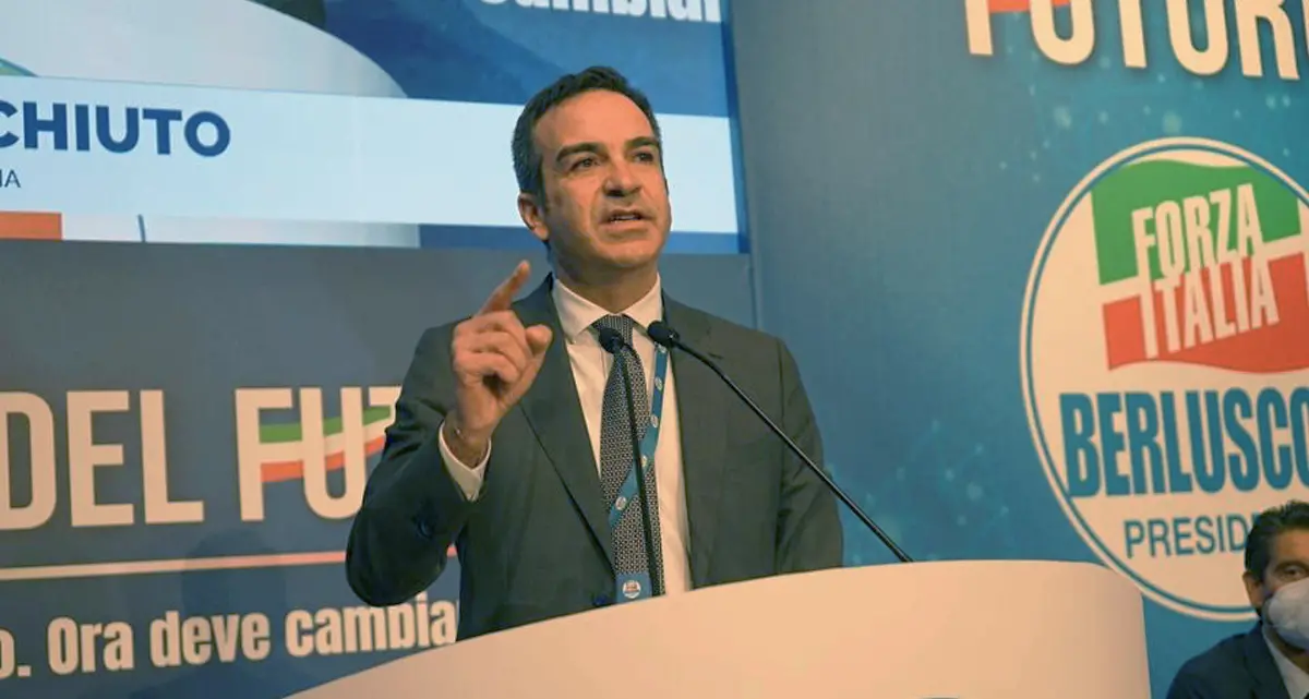 Occhiuto porta al voto un centrodestra che non ne ha\u00A0voglia ma\u00A0si lamenta a bassa voce. L’opposizione in ritardo spera in Tridico\n