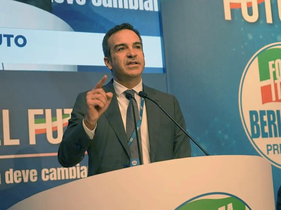 Occhiuto porta al voto un centrodestra che non ne ha voglia ma si lamenta a bassa voce. L’opposizione in ritardo spera in Tridico