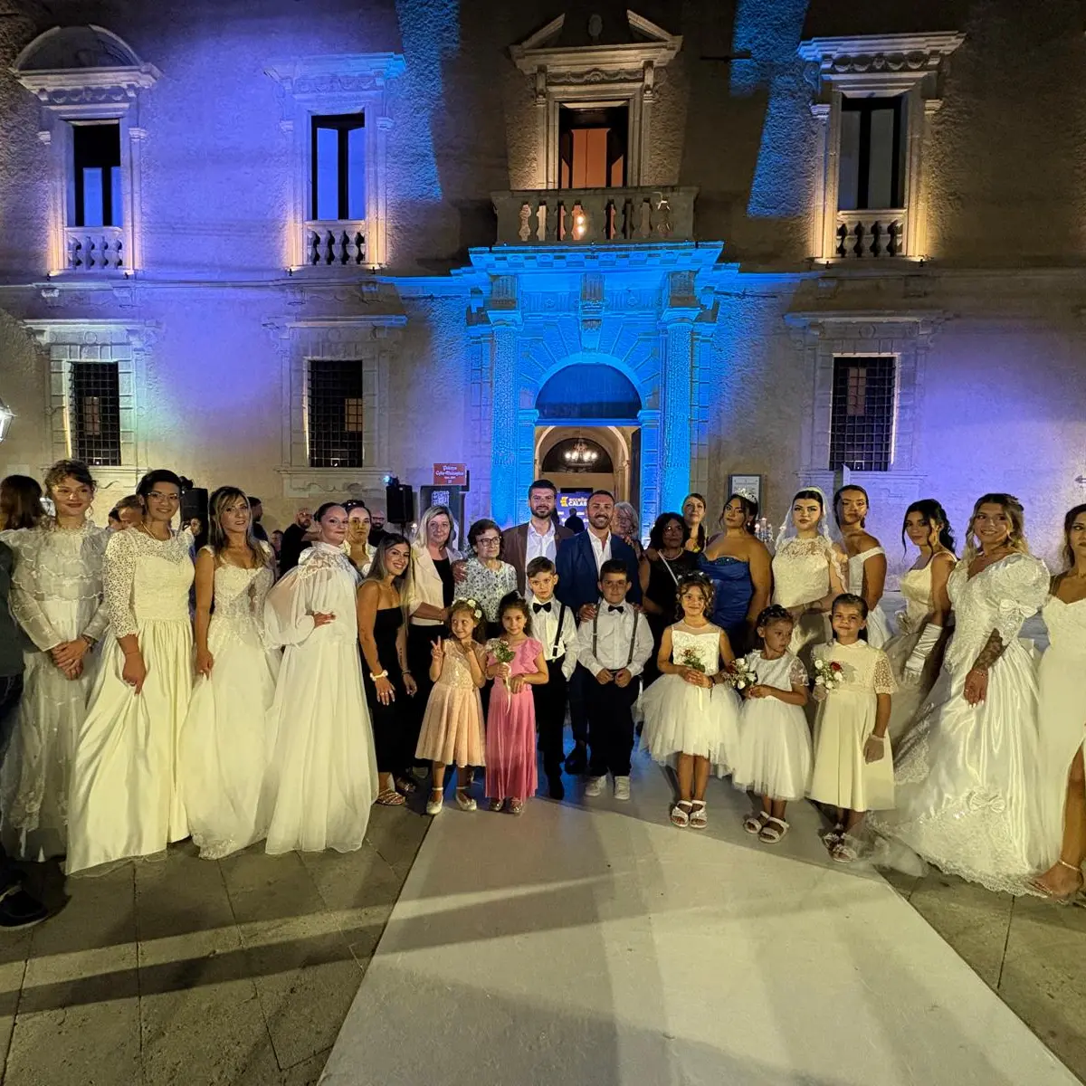 “Un Borgo per gli Sposi” incanta Aiello Calabro: tra abiti da sogno, musica e tradizione