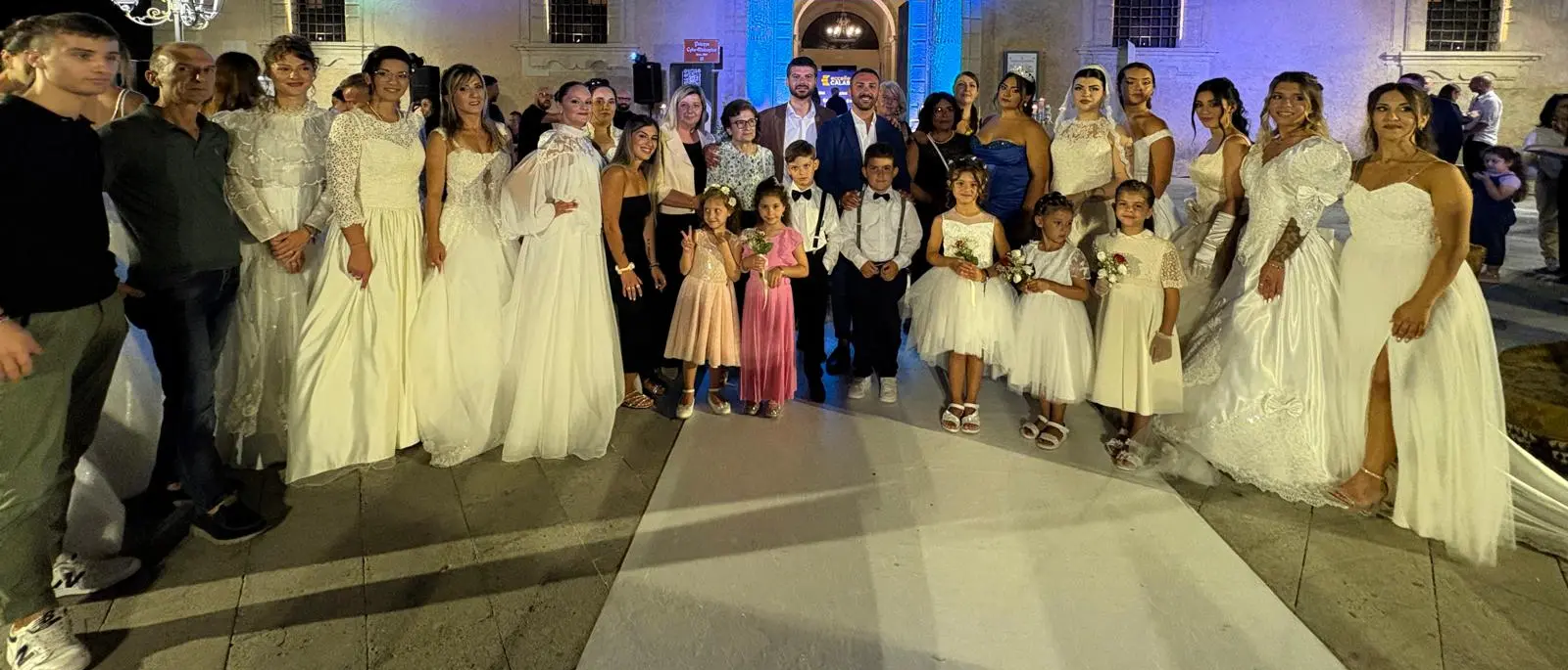 “Un Borgo per gli Sposi” incanta Aiello Calabro: tra abiti da sogno, musica e tradizione