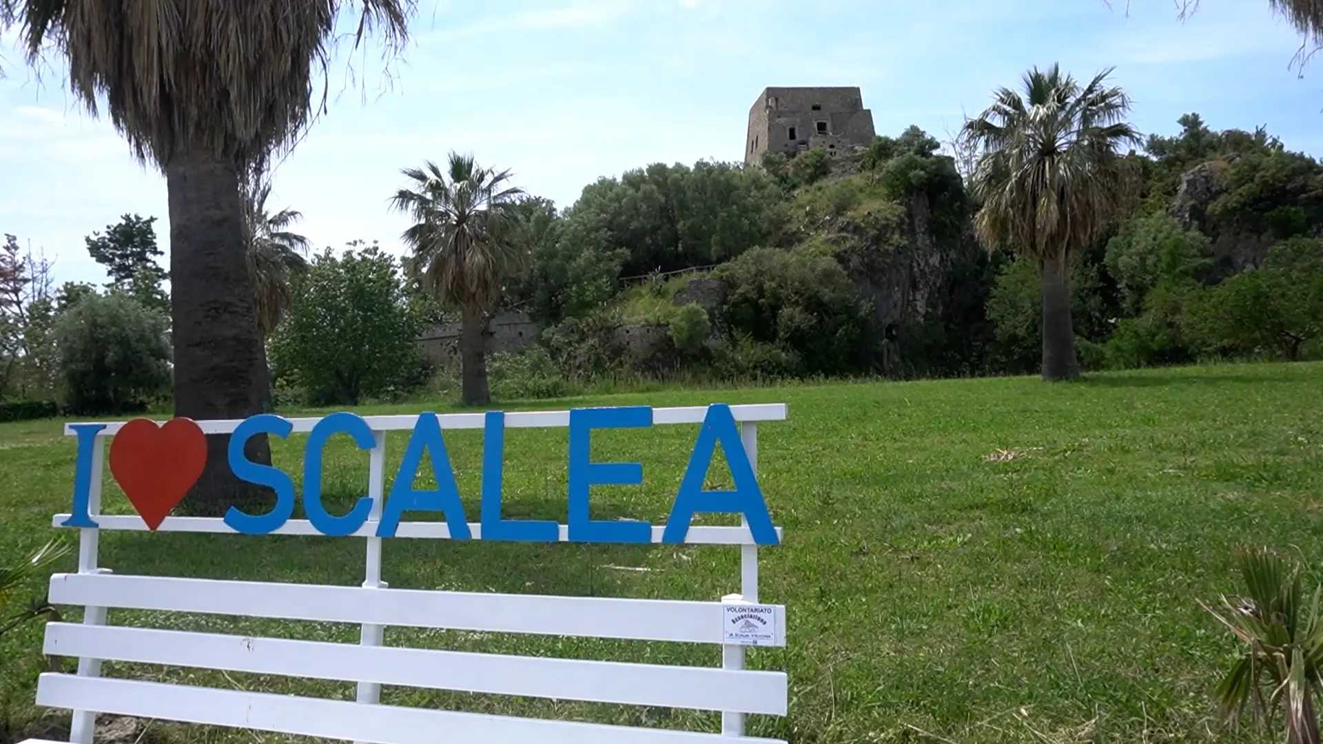<p>Uno scorcio della Torre Talao a Scalea</p>\\n