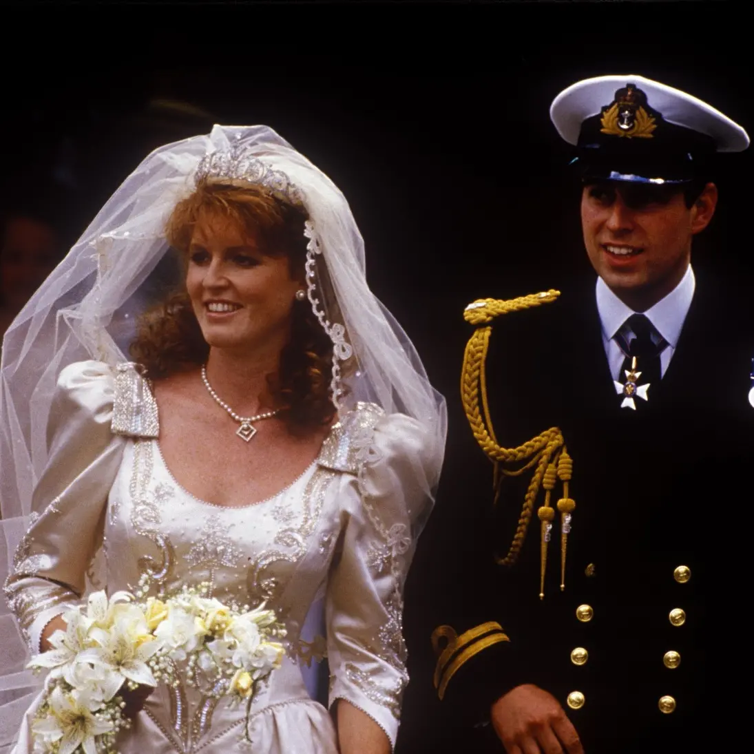 Dodici amanti in dodici mesi: il matrimonio da soap del principe Andrea e di Sarah Ferguson, tra corna, alluci e scandali reali\n