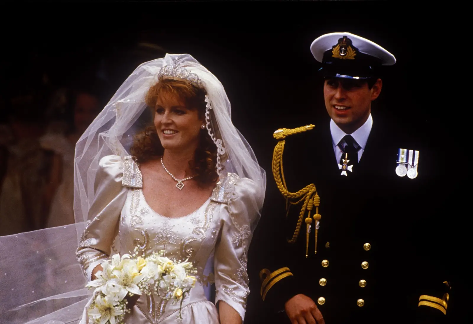 Dodici amanti in dodici mesi: il matrimonio da soap del principe Andrea e di Sarah Ferguson, tra corna, alluci e scandali reali\n