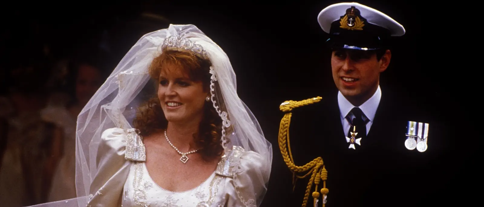 Dodici amanti in dodici mesi: il matrimonio da soap del principe Andrea e di Sarah Ferguson, tra corna, alluci e scandali reali\n