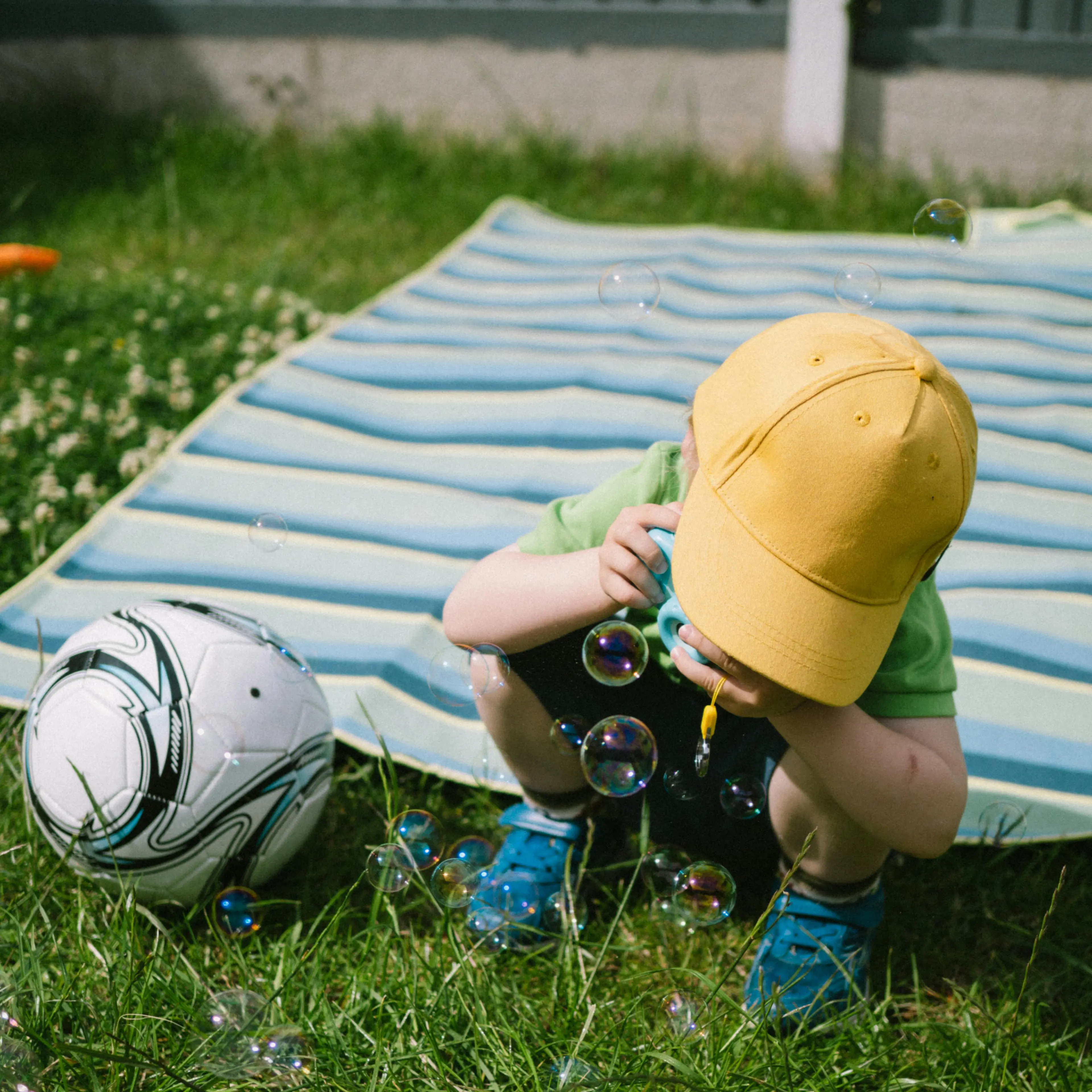 L’estate negata: in Italia un bambino su tre non va in vacanza. Al Sud (e in Calabria) è anche peggio\n