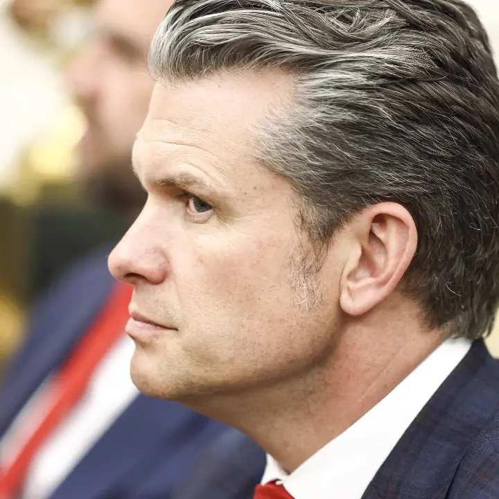 «Le donne non dovrebbero votare»: Pete Hegseth\u00A0(il capo del Pentagono)\u00A0rilancia il delirio maschilista di una chiesa ultracristiana