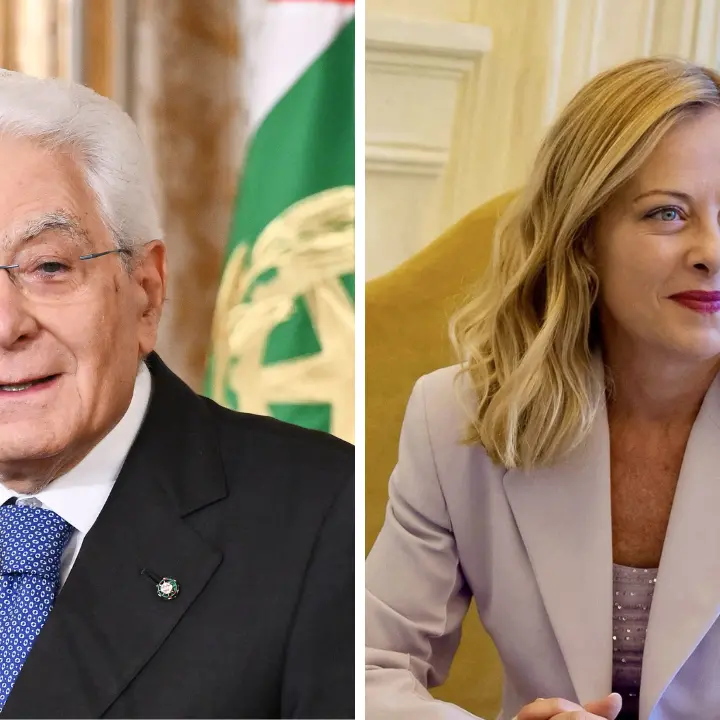 Mattarella tra le Dolomiti e Meloni nelle Cicladi: le vacanze agostane della politica italiana, tra relax e agenda elettorale\n