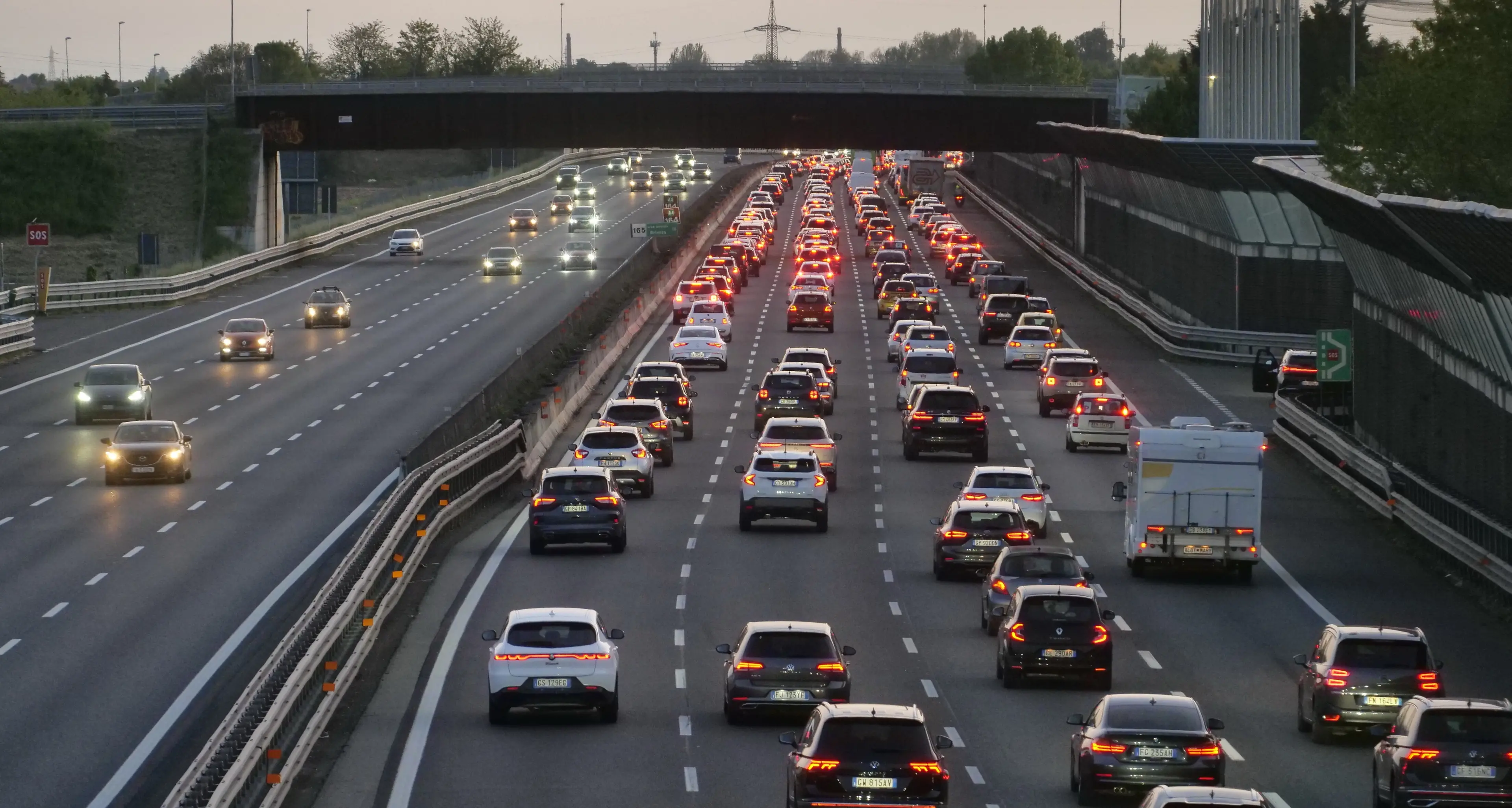 Esodo estivo, weekend da oltre 27\u00A0milioni\u00A0di transiti: sull’A2 picchi del 70% in più