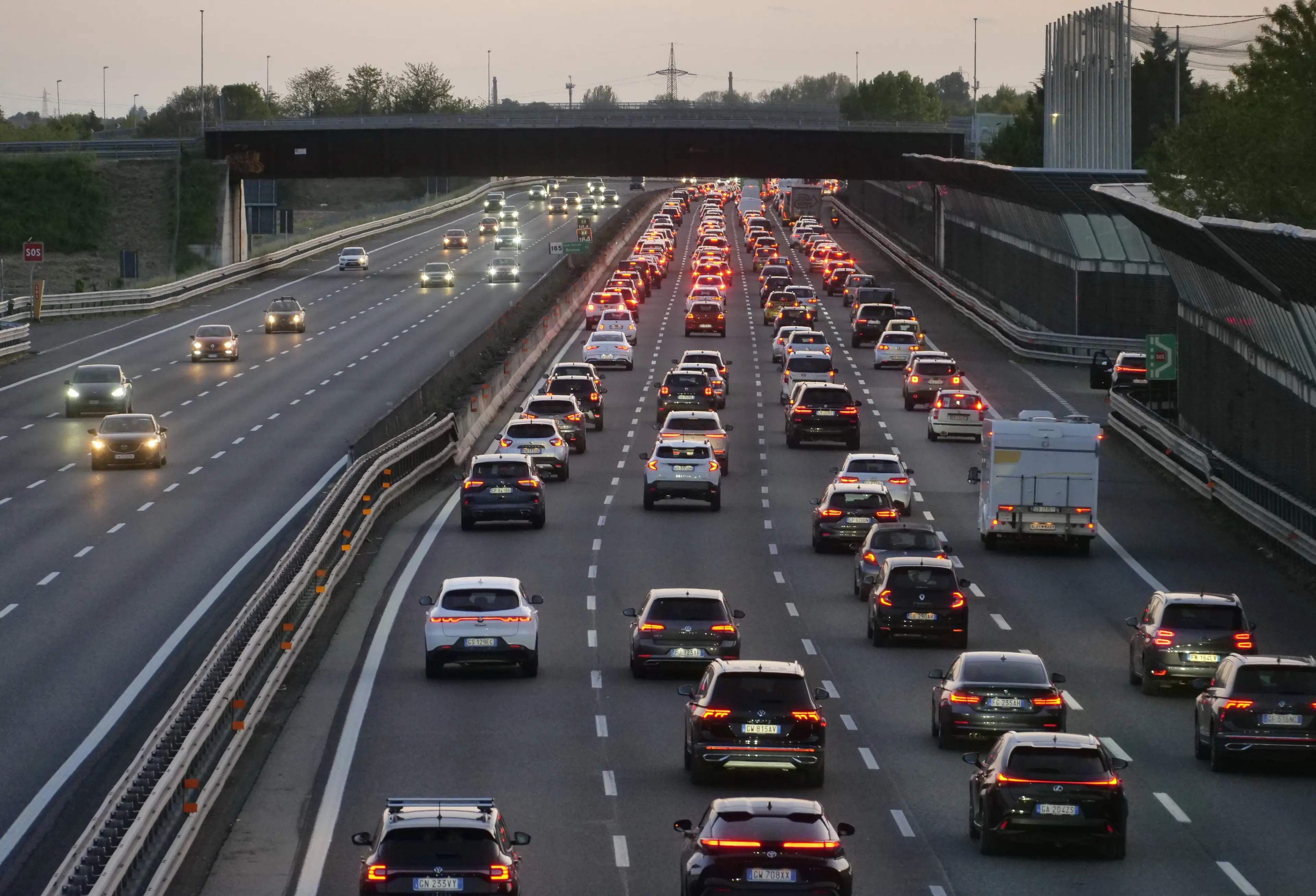Esodo estivo, weekend da oltre 27\u00A0milioni\u00A0di transiti: sull’A2 picchi del 70% in più