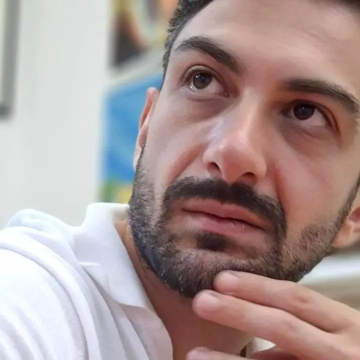Dal cuore di Tropea alle Eolie, amori social e ricerca di sé nel romanzo del calabrese Fabio Cernuto
