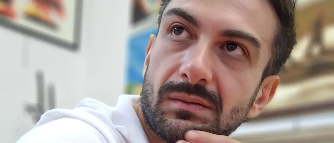 Dal cuore di Tropea alle Eolie, amori\u00A0social e ricerca di sé nel romanzo del calabrese Fabio Cernuto