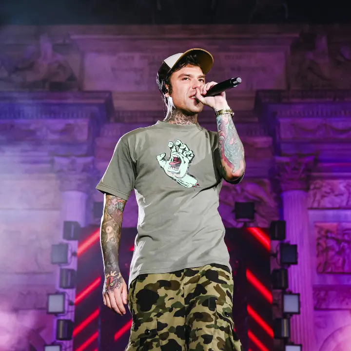 Compenso da 100mila euro\u00A0per Fedez alla Festa dello Stocco a Cittanova: tra le richieste anche vino senza solfiti e cibo bio\n