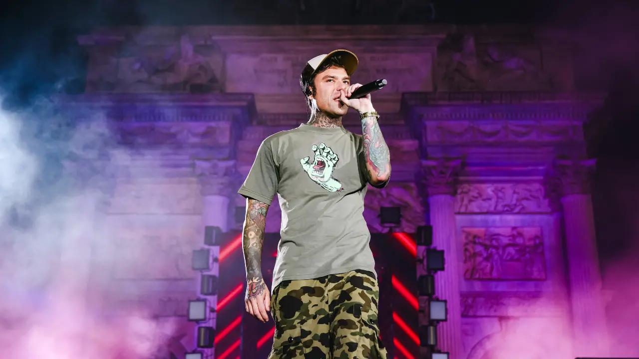Compenso da 100mila euro\u00A0per Fedez alla Festa dello Stocco a Cittanova: tra le richieste anche vino senza solfiti e cibo bio\n