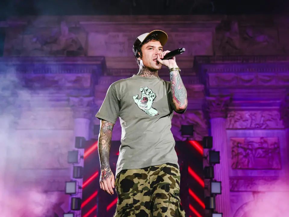 Compenso da 100mila euro per Fedez alla Festa dello Stocco a Cittanova: tra le richieste anche vino senza solfiti e cibo bio