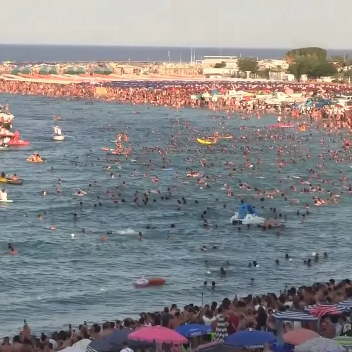 Soverato rivive la processione della Madonna a mare tra fede e tradizione\n
