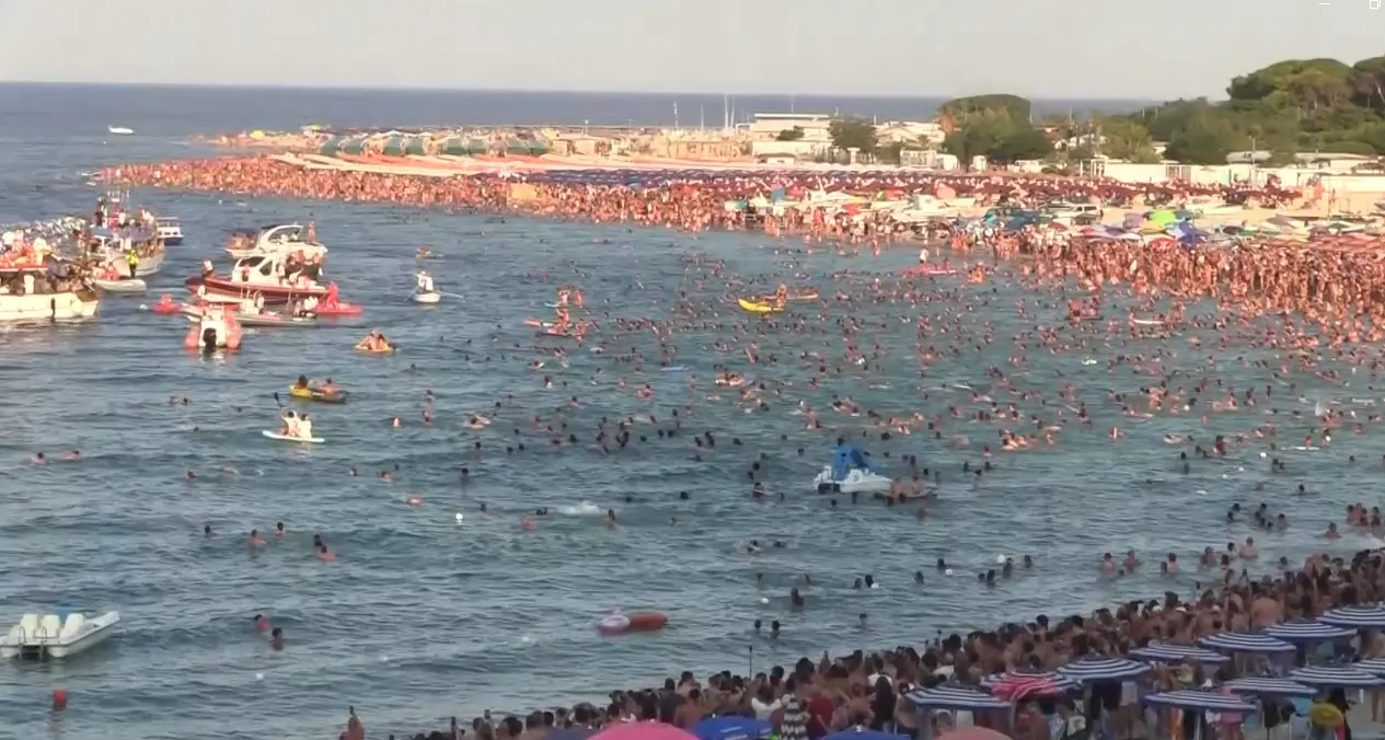 Soverato rivive la processione della Madonna a mare tra fede e tradizione\n