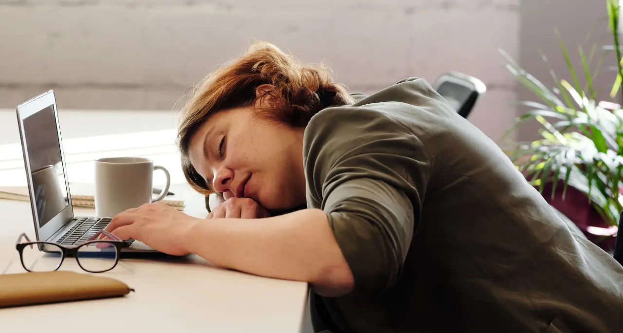 Pisolini, love leave e maggiordomi aziendali: quando il lavoro diventa quasi una vacanza\n