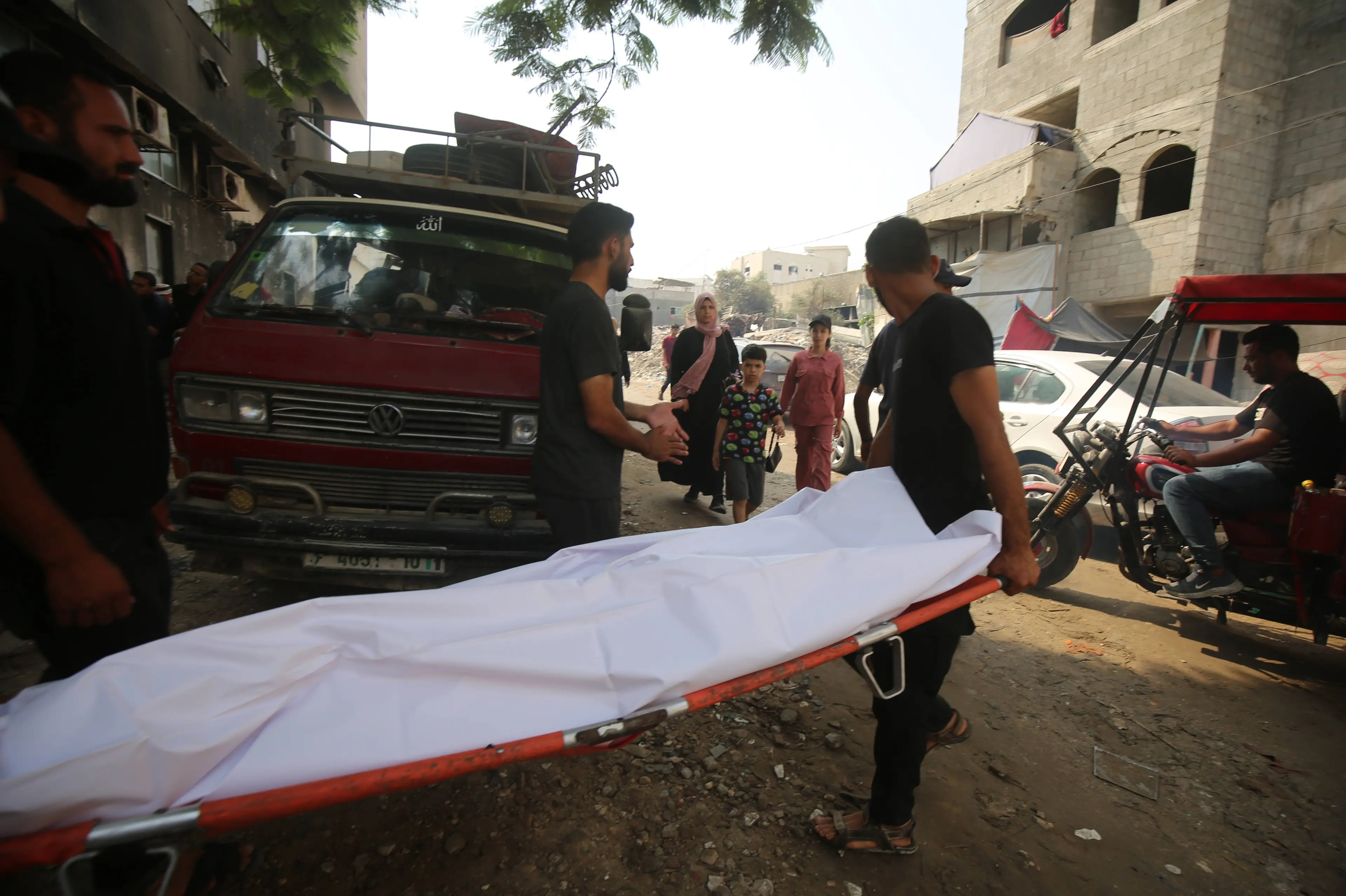 Raid contro una tenda di giornalisti a Gaza, uccisi 5 di Al Jazeera. Israele: «Uno di loro era un terrorista»