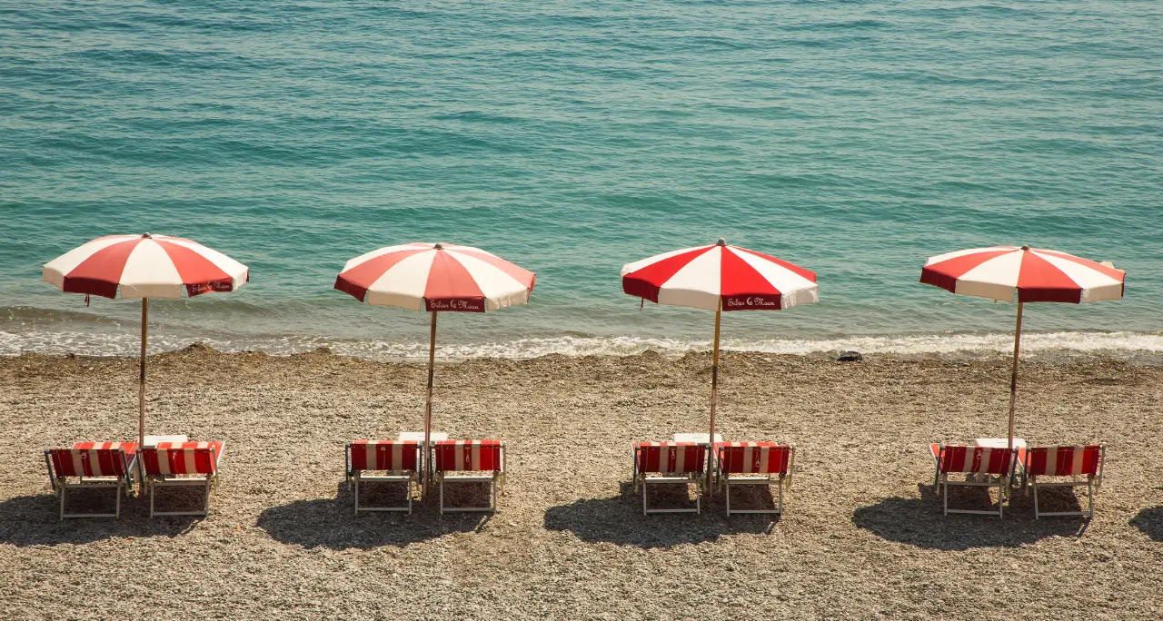 Il turismo crolla del 25%, così la Calabria ha perso le estati\u00A0“autentiche” degli anni ‘80\u00A0 per inseguire il lusso\n
