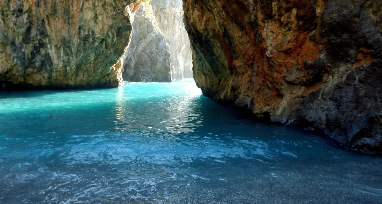 Arcomagno di San Nicola Arcella, aumentano del 30 per cento i visitatori: nel mese di luglio sono stati 26mila\n