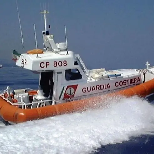 Imbarcazioni in difficoltà nel Crotonese, la Guardia costiera effettua 3\u00A0salvataggi in mare in poche ore
