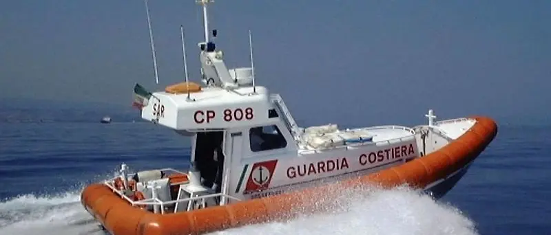 Imbarcazioni in difficoltà nel Crotonese, la Guardia costiera effettua 3\u00A0salvataggi in mare in poche ore