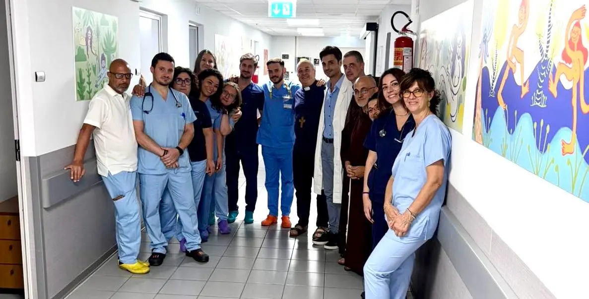 Ricoverati a Cosenza per intossicazione da botulino, il Vescovo Checchinato in visita ai pazienti dell’Annunziata\n