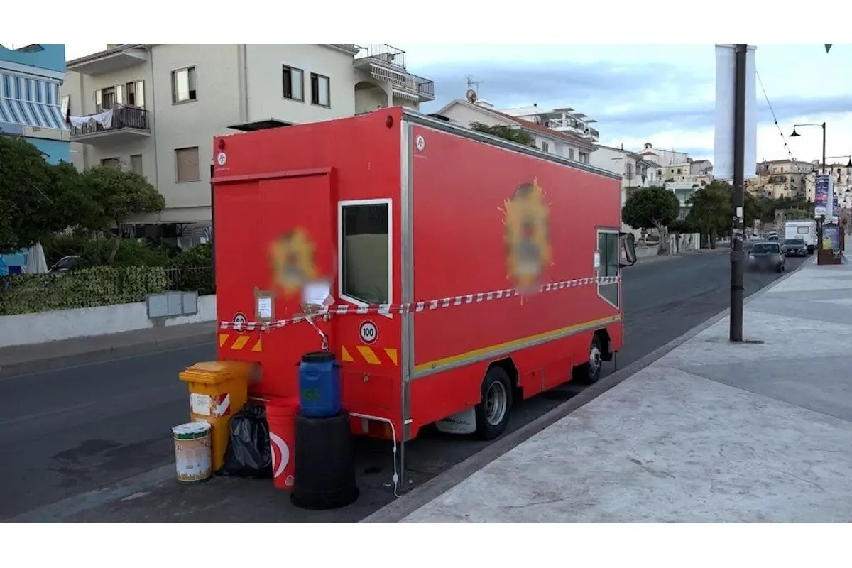 Botulino a Diamante, i selfie dell’orrore davanti al camioncino sequestrato: la denuncia dell’Ordine dei medici di Cosenza\n