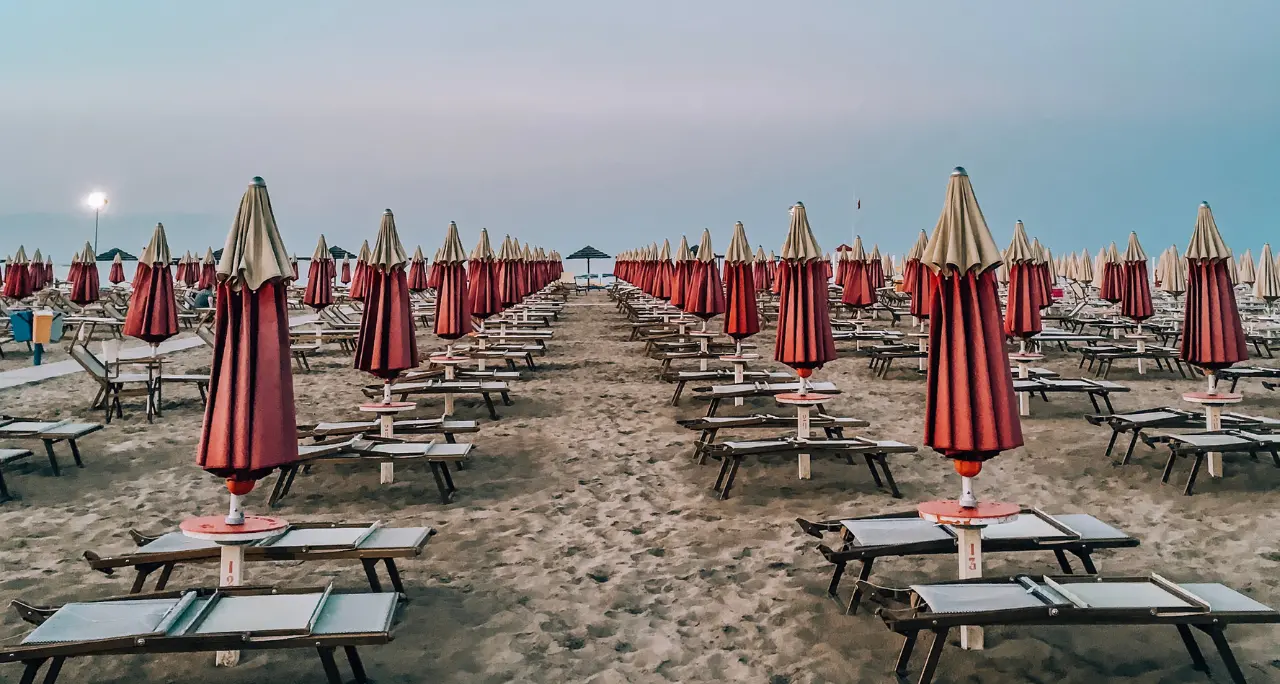Turismo in crisi, crollano le presenze anche in Calabria: «Povertà in aumento, le ferie sono un miraggio»