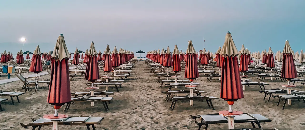 Turismo in crisi, crollano le presenze anche in Calabria: «Povertà in aumento, le ferie sono un miraggio»\n