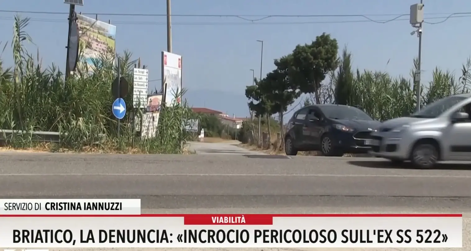 Briatico, la denuncia: «Incrocio pericoloso sull'ex SS 522»
