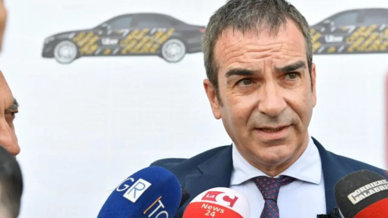 Le indiscrezioni romane agitano Occhiuto, mentre il centrosinistra dà una mano agli avversari (e non sceglie)\n
