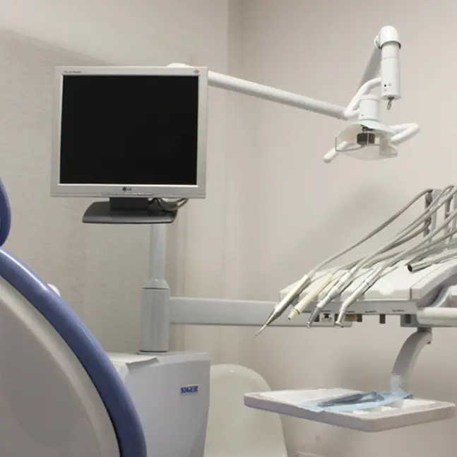 Falso dentista scoperto in Sila: sequestrato denaro contante e studio medico abusivo\n