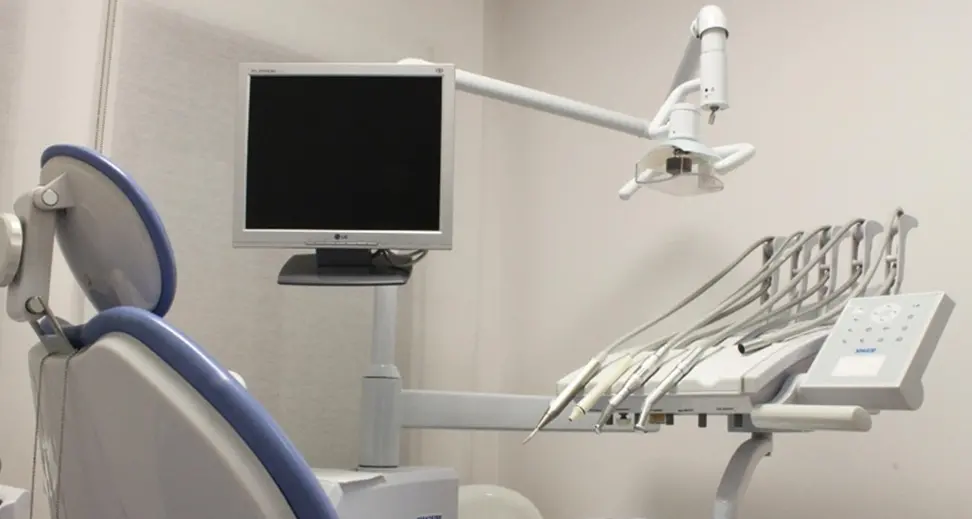 Falso dentista scoperto in Sila: sequestrato denaro contante e studio medico abusivo\n