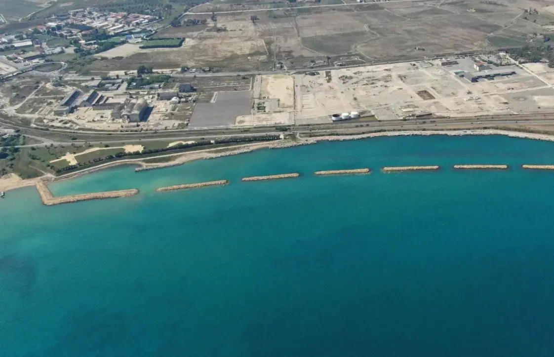 Dopo 25 anni d’attesa al via la bonifica del Sin di Crotone: le prime 2mila tonnellate di rifiuti pronte\u00A0a lasciare la Calabria\n