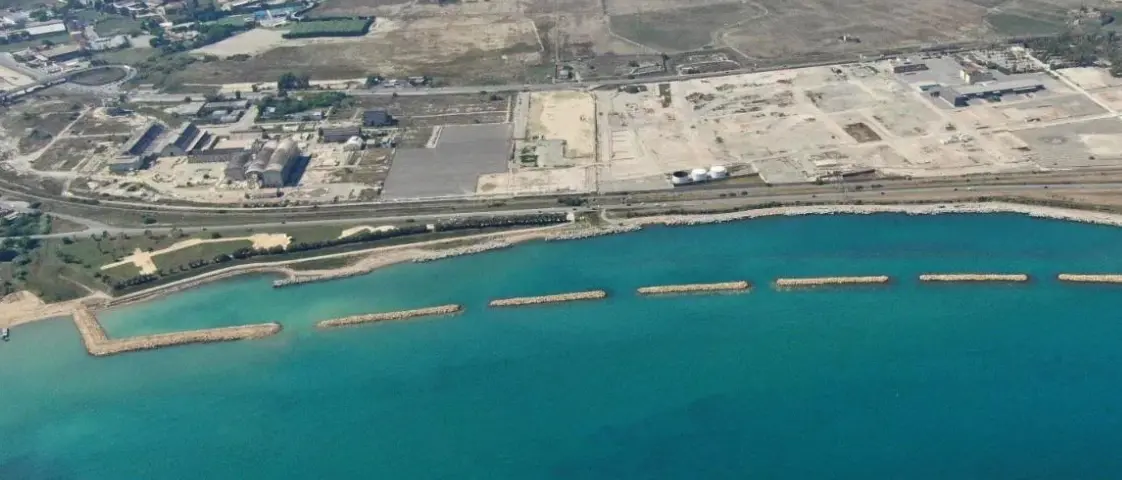 Dopo 25 anni d’attesa al via la bonifica del Sin di Crotone: le prime 2mila tonnellate di rifiuti pronte\u00A0a lasciare la Calabria\n